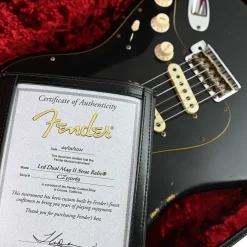 Fender Custom Shop - Limited Edition Dual-Mag II Strat Relic - Rosewood Fingerboard - Aged Black Over 3-Colour Sunburst