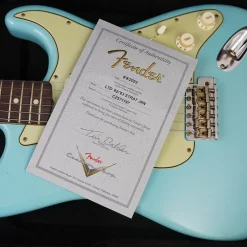 Fender Custom Shop '62/'63 Stratocaster Journeyman Relic - Aged Daphne Blue