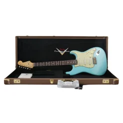 Fender Custom Shop '62/'63 Stratocaster Journeyman Relic - Aged Daphne Blue