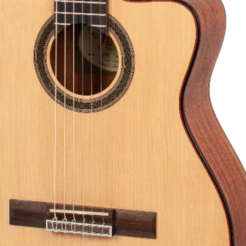 Valencia VC704CE 4/4 Classical - w/ Cutway/Pick up